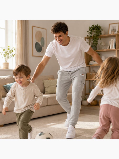 Ellesse - pantaloni da jogging dal taglio ampio, con tasche cargo e fondo stretto - Kiabi