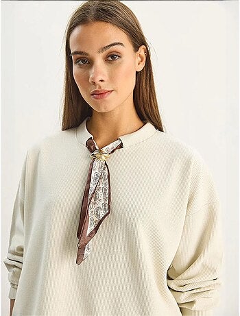 Felpa a girocollo a costine con dettaglio accessorio foulard lucci