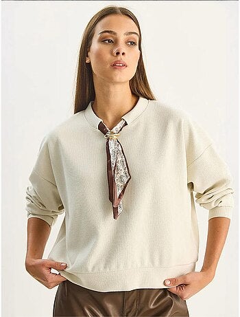 Felpa a girocollo a costine con dettaglio accessorio foulard lucci
