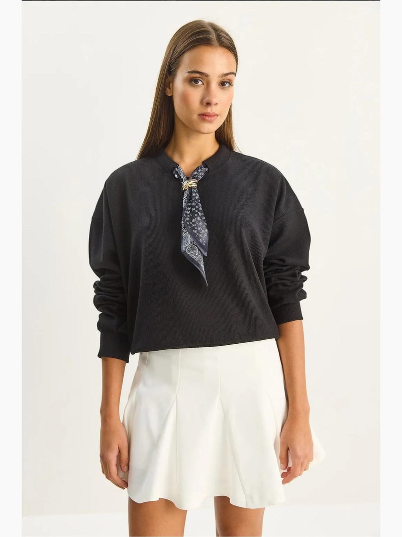 Felpa a girocollo a costine con dettaglio accessorio foulard lucci Nero - Kiabi