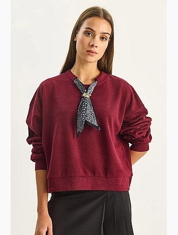 Felpa a girocollo a costine con dettaglio accessorio foulard lucci