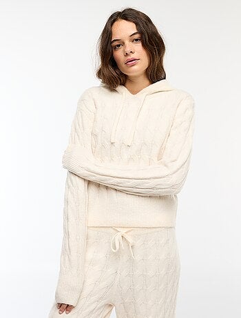 Maglione con cappuccio e trecce