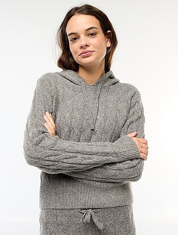 Maglione con cappuccio e trecce