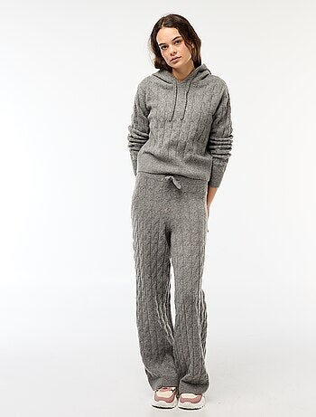 Maglione con cappuccio e trecce