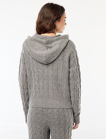 Maglione con cappuccio e trecce