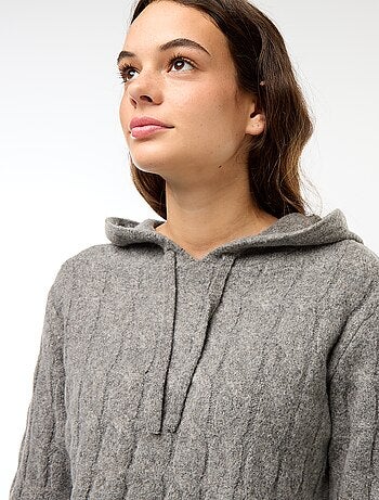 Maglione con cappuccio e trecce