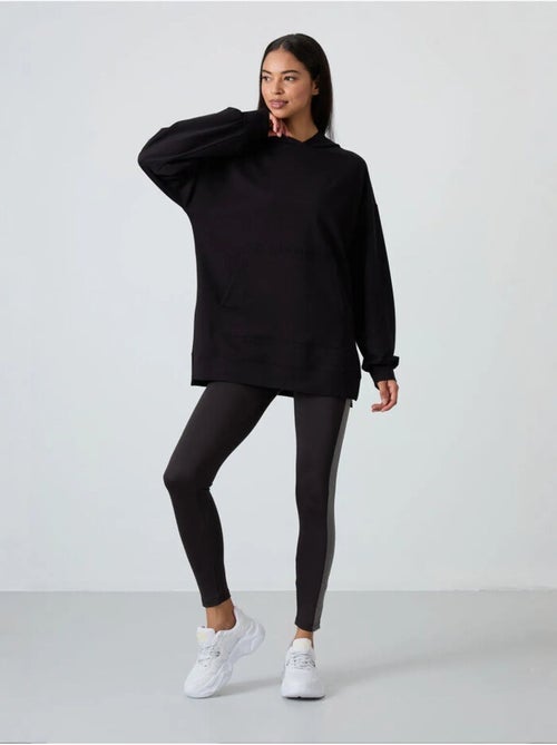 Felpa con cappuccio oversize stampata e tasca tommy - Kiabi Felpa con cappuccio oversize stampata e tasca tommy - Kiabi