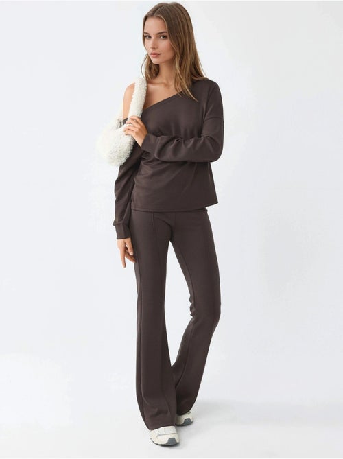 Felpa con collo asimmetrico e vestibilità relaxed busem - Kiabi Felpa con collo asimmetrico e vestibilità relaxed busem - Kiabi