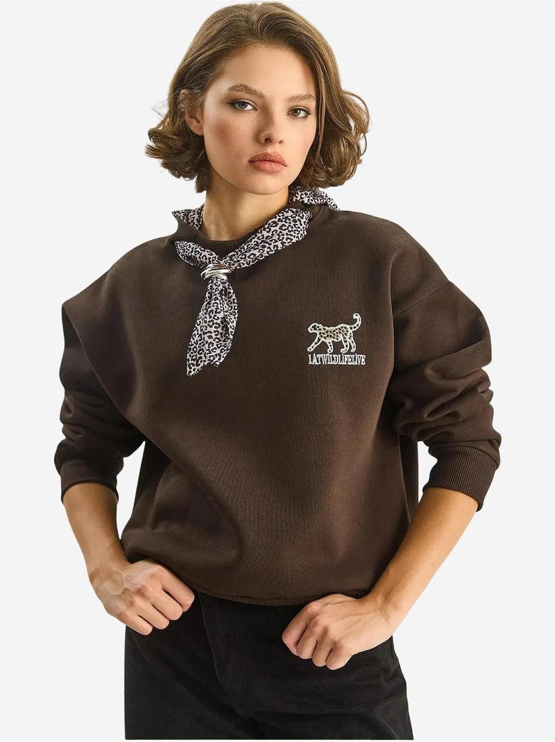Felpa girocollo con accessorio stampato lucci Marrone scuro - Kiabi