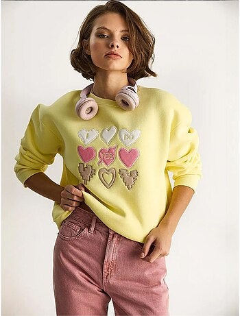Felpa girocollo relaxed fit con applicazioni a patch a cuore lucci