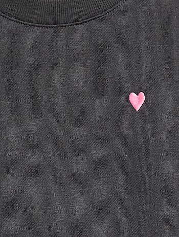 Felpa in tessuto felpato con ricamo e arricciature sulle spalle