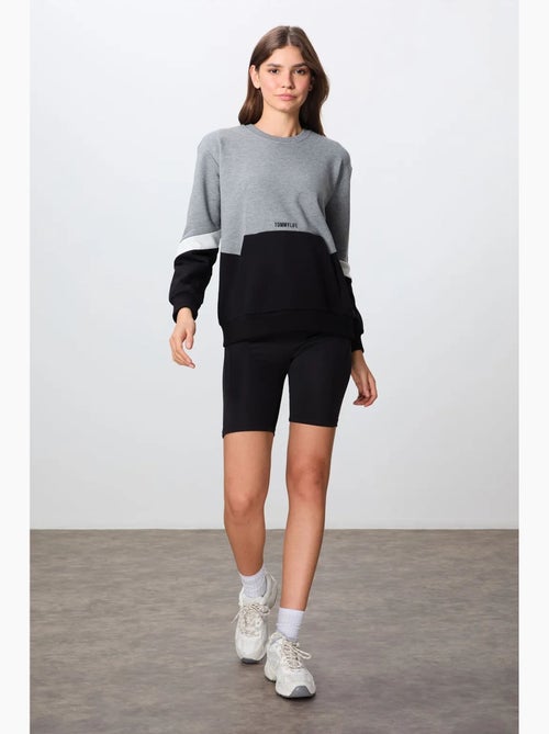 Felpa oversize color block con girocollo tommy - Kiabi Felpa oversize color block con girocollo tommy - Kiabi