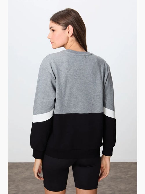 Felpa oversize color block con girocollo tommy - Kiabi Felpa oversize color block con girocollo tommy - Kiabi