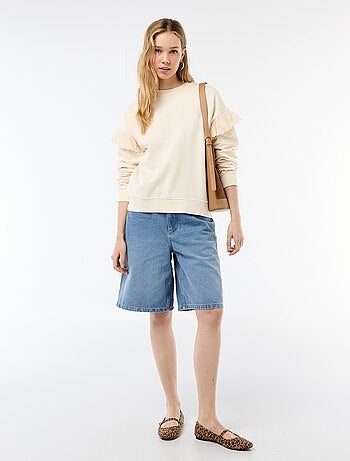 Felpa tinta unita con volant in pizzo inglese sulle maniche