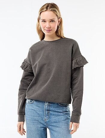 Felpa tinta unita con volant in pizzo inglese sulle maniche