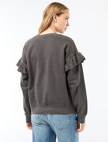 Felpa tinta unita con volant in pizzo inglese sulle maniche