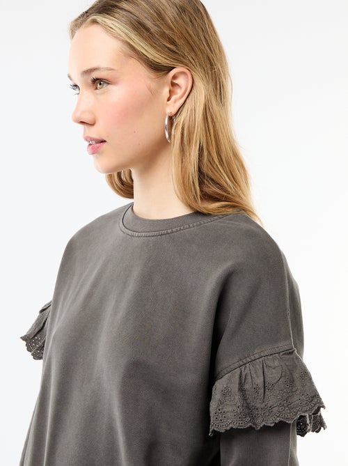 Felpa tinta unita con volant in pizzo inglese sulle maniche - Kiabi