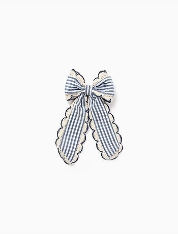 Fermaglio per capelli con fiocco a righe con bordo all'uncinetto