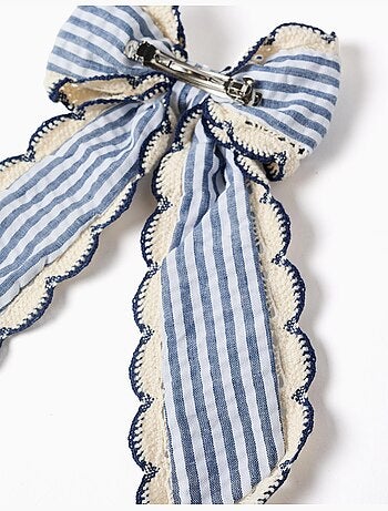 Fermaglio per capelli con fiocco a righe con bordo all'uncinetto