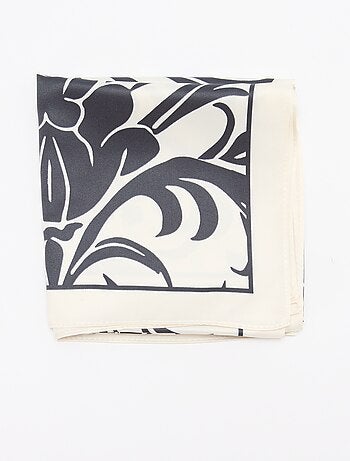 Foulard in raso fantasia (65x65 cm)