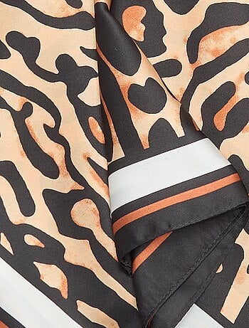 Foulard quadrato con stampa leopardata