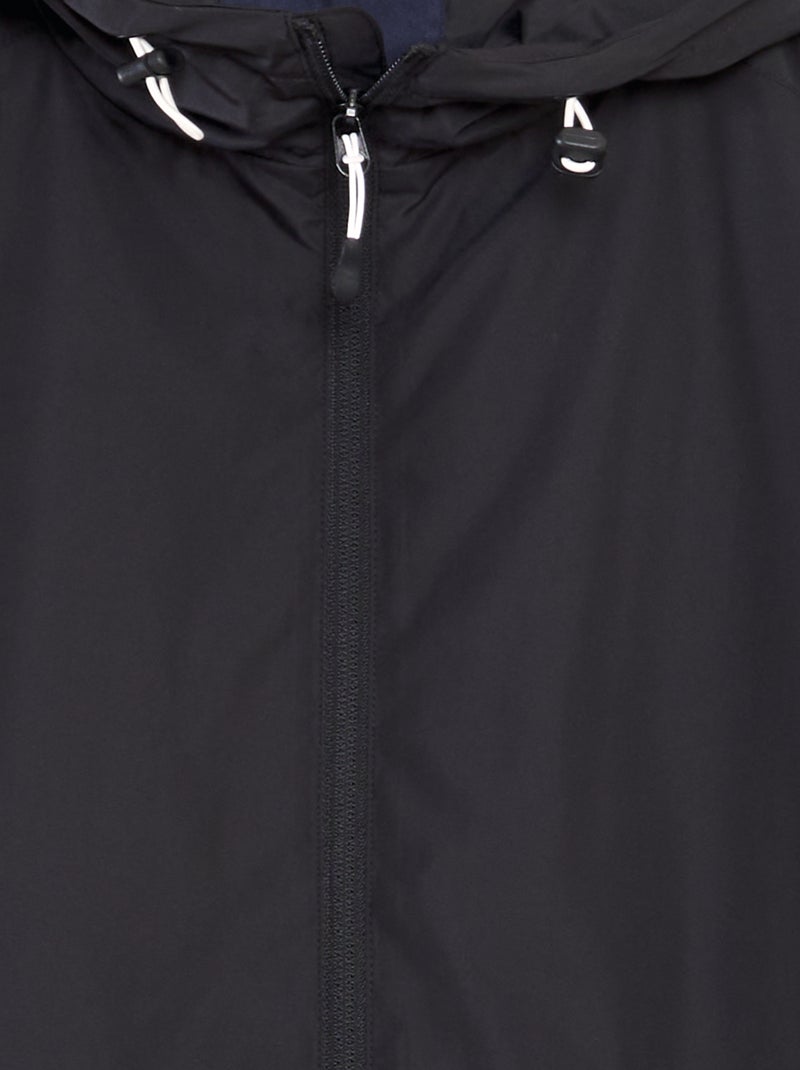 Giacca a vento impermeabile con cappuccio nero - Kiabi