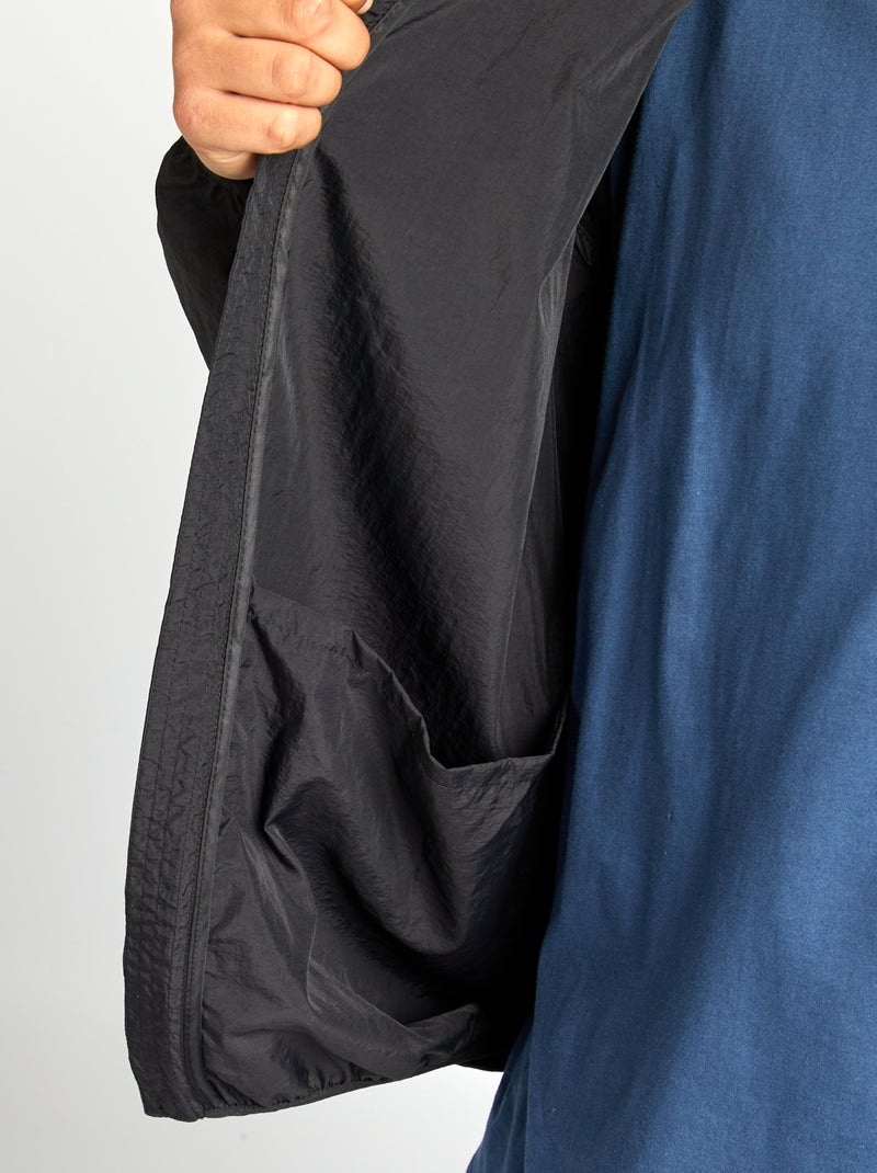 Giacca a vento tinta unita ripiegabile nel cappuccio nero - Kiabi