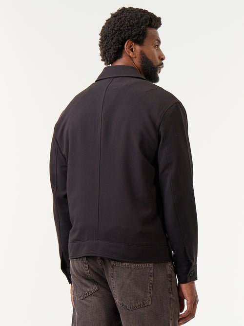Giacca abbottonata a tinta unita con tasche applicate - Kiabi Giacca abbottonata a tinta unita con tasche applicate - Kiabi