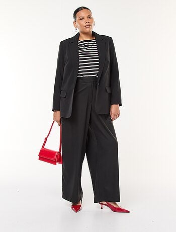 Giacca blazer tinta unita con 2 tasche con patta