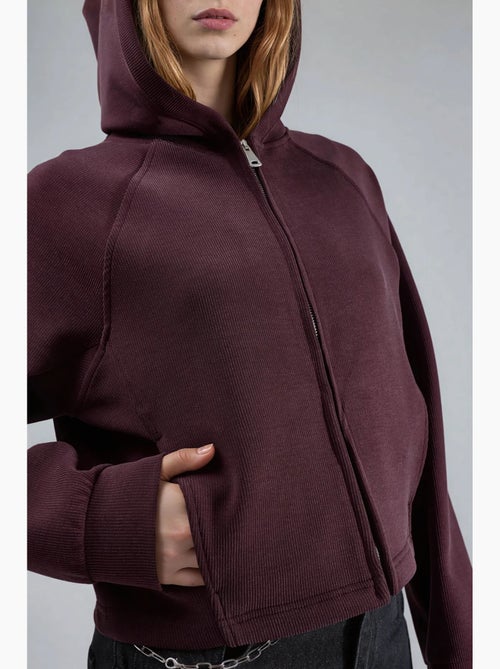 Giacca con cappuccio con zip integrale e tasche busem - Kiabi Giacca con cappuccio con zip integrale e tasche busem - Kiabi
