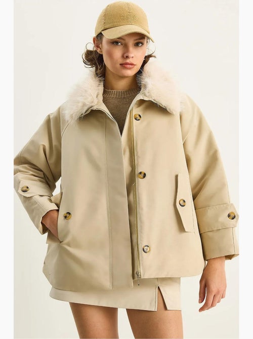 Giacca con zip e colletto in pelliccia sintetica lucci - Kiabi Giacca con zip e colletto in pelliccia sintetica lucci - Kiabi