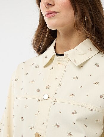 Giacca corta in denim con 2 tasche applicate