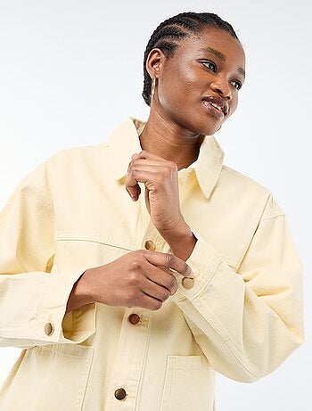 Giacca corta in denim con 2 tasche applicate