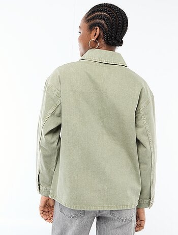 Giacca corta in denim con 2 tasche applicate