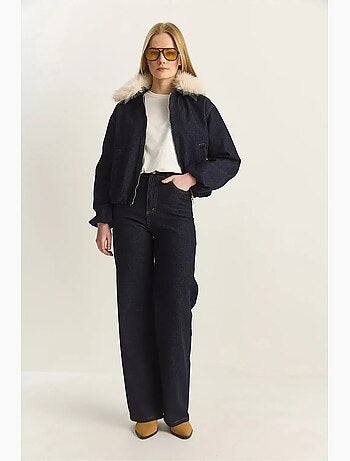 Giacca corta in denim con dettagli in pelliccia sintetica lucci