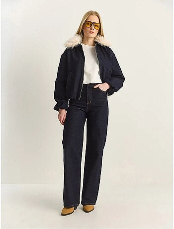 Giacca corta in denim con dettagli in pelliccia sintetica lucci