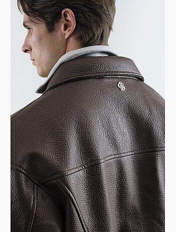 Giacca corta in ecopelle con zip giesto