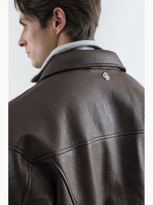 Giacca corta in ecopelle con zip giesto - Kiabi Giacca corta in ecopelle con zip giesto - Kiabi