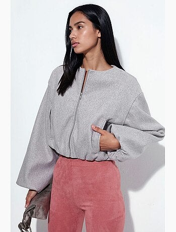 Giacca corta in gabardine con zip e tasca busem