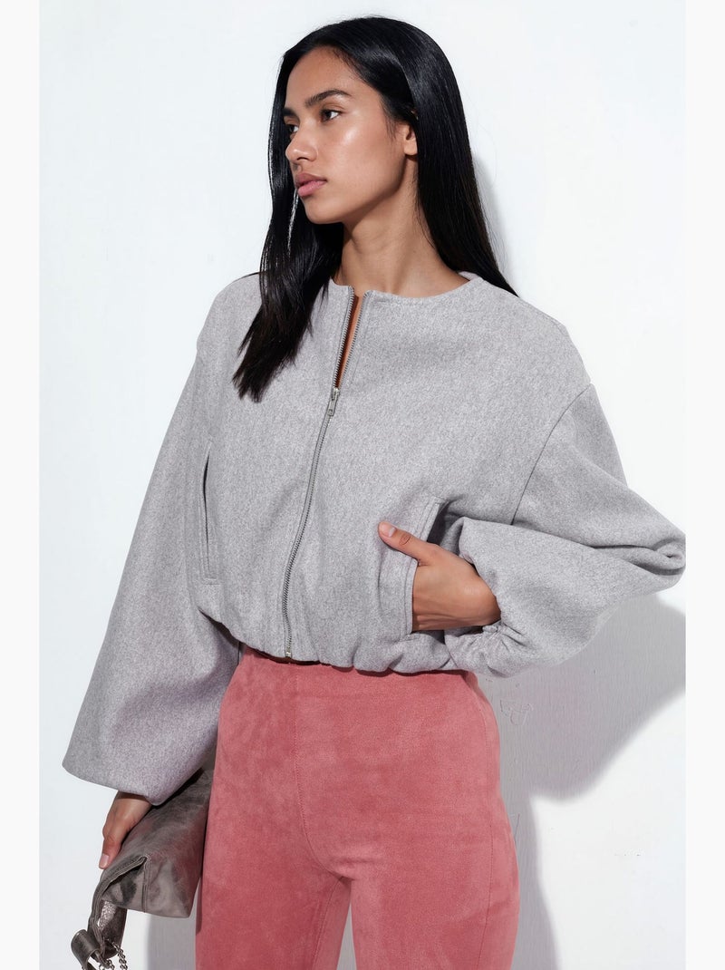 Giacca corta in gabardine con zip e tasca busem Grigio - Kiabi