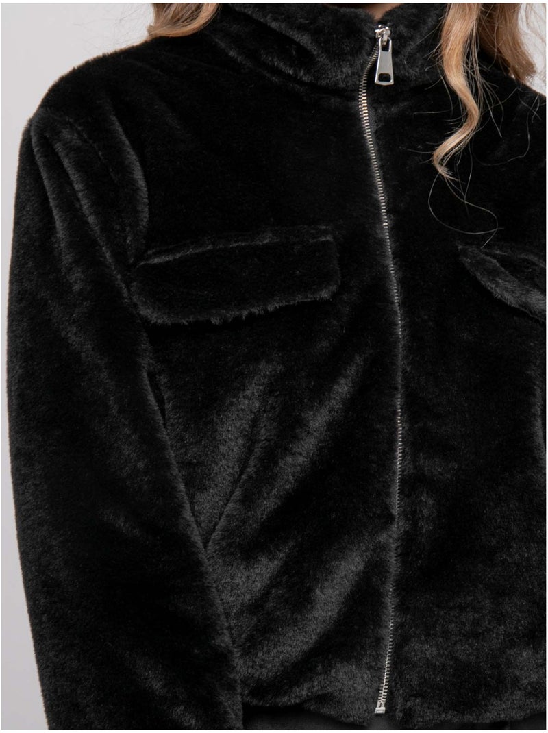 Giacca corta in pelliccia sintetica con zip ulola Nero - Kiabi