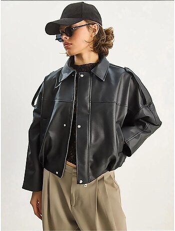 Giacca cropped oversize in ecopelle con zip lucci