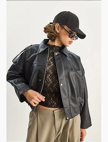 Giacca cropped oversize in ecopelle con zip lucci
