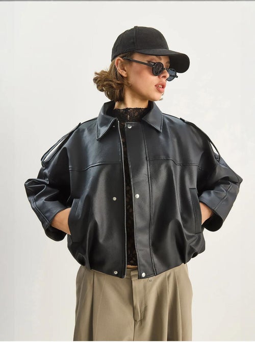 Giacca cropped oversize in ecopelle con zip lucci - Kiabi Giacca cropped oversize in ecopelle con zip lucci - Kiabi