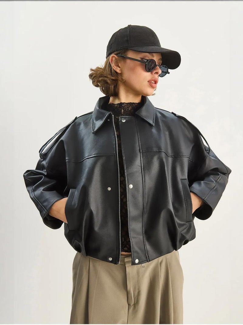 Giacca cropped oversize in ecopelle con zip lucci Nero - Kiabi