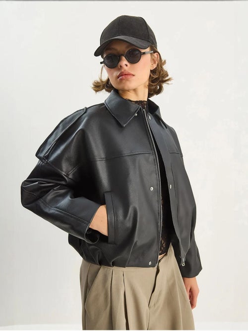 Giacca cropped oversize in ecopelle con zip lucci - Kiabi Giacca cropped oversize in ecopelle con zip lucci - Kiabi