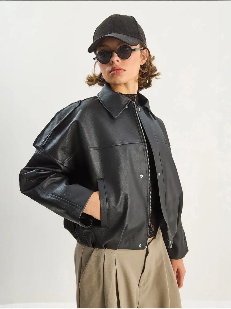 Giacca cropped oversize in ecopelle con zip lucci Nero - Kiabi