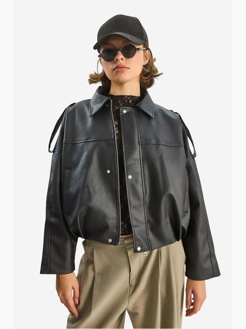 Giacca cropped oversize in ecopelle con zip lucci - Kiabi Giacca cropped oversize in ecopelle con zip lucci - Kiabi