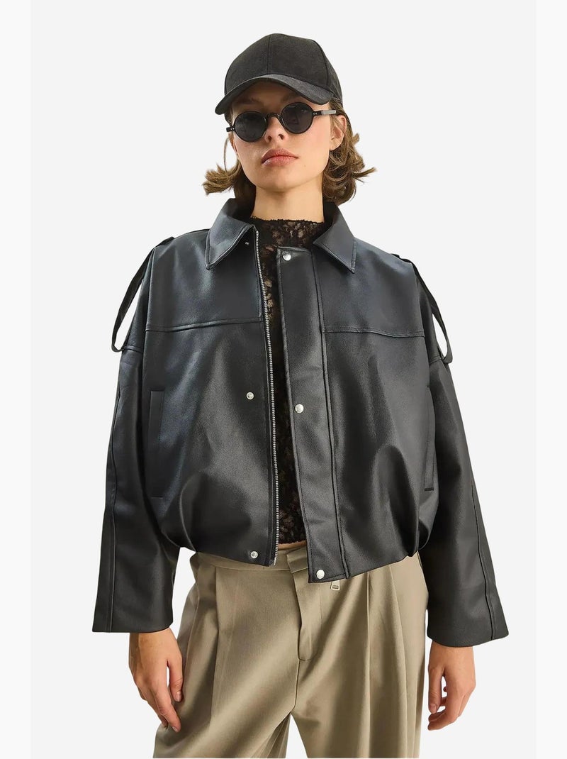 Giacca cropped oversize in ecopelle con zip lucci Nero - Kiabi