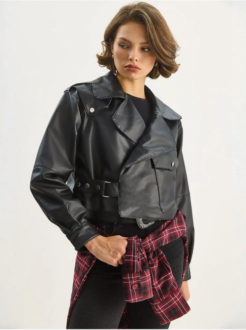 Giacca cropped oversize in ecopelle lucci - Kiabi Giacca cropped oversize in ecopelle lucci - Kiabi